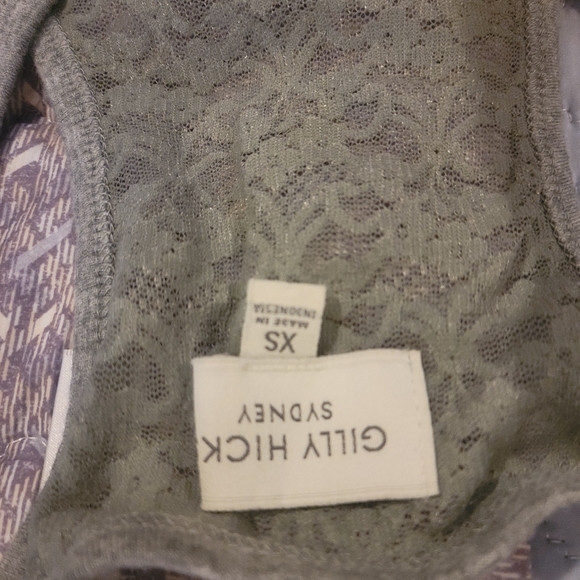 2 Gilly Hicks camisole - Picture 4 of 10